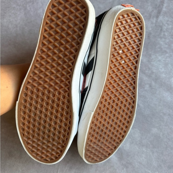 Vans Black and White Skateboard Shoes - Picture 6 of 8